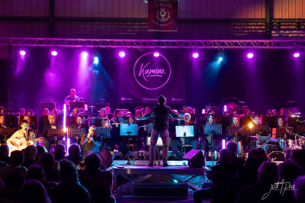 Kamino en concert avec un orchestre de 60 musiciens dans les landes